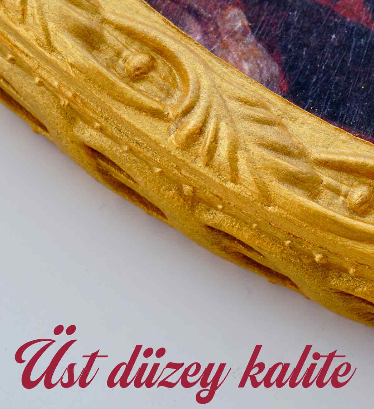 Altın yaldızlı dekoratif tepsi detay görünümü